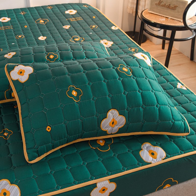 2025 Latest Breathable Silky Mattress Cover