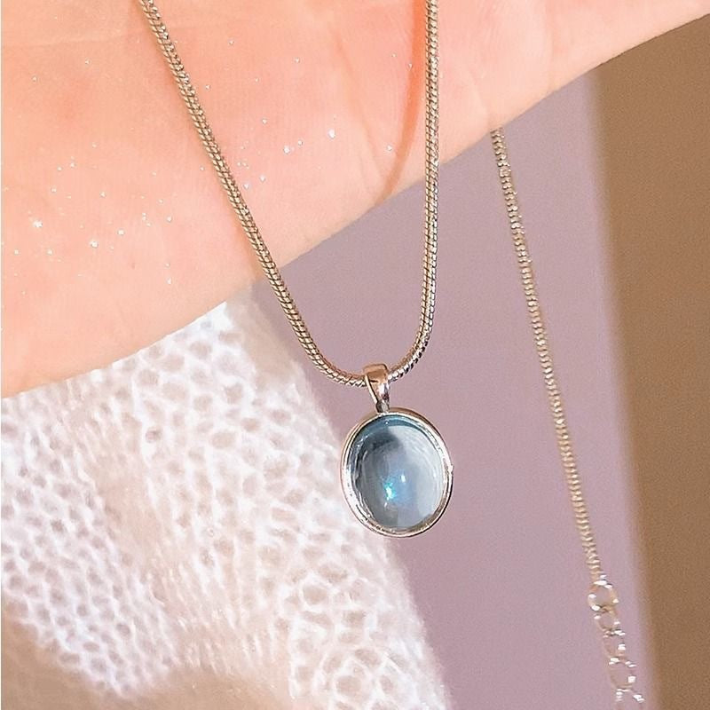 Moonlit beauty-Moonstone pendant necklace