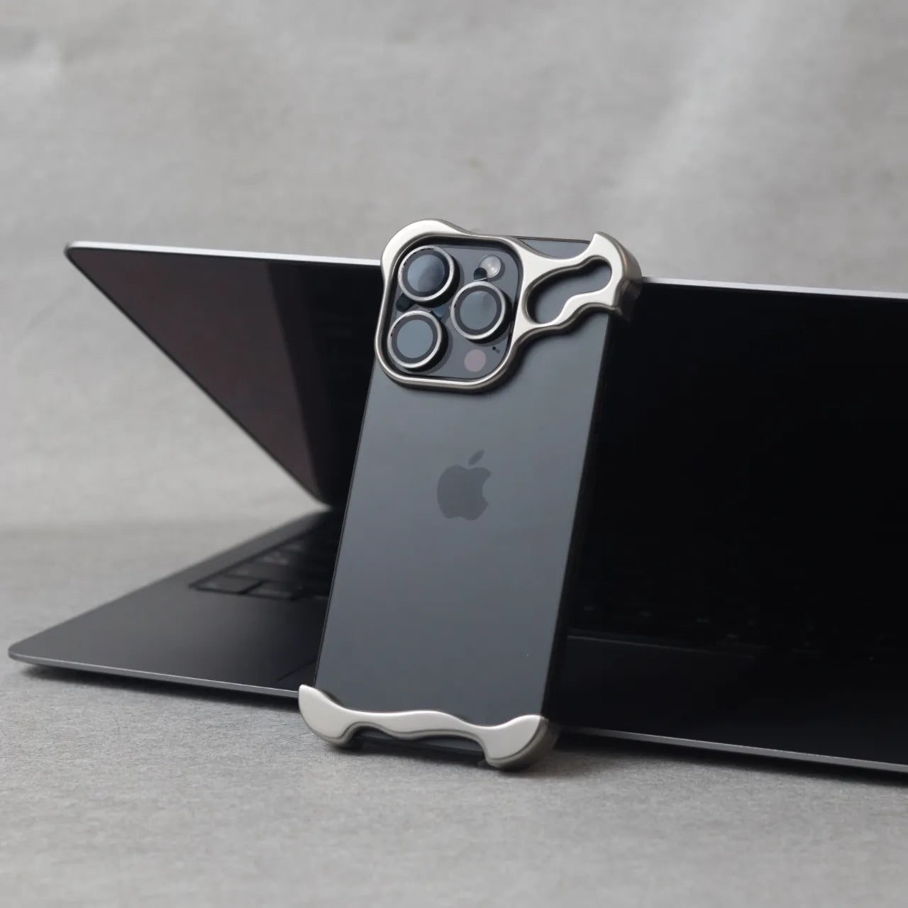 2025 New Special-Shaped Metal Corner Pad For Iphone