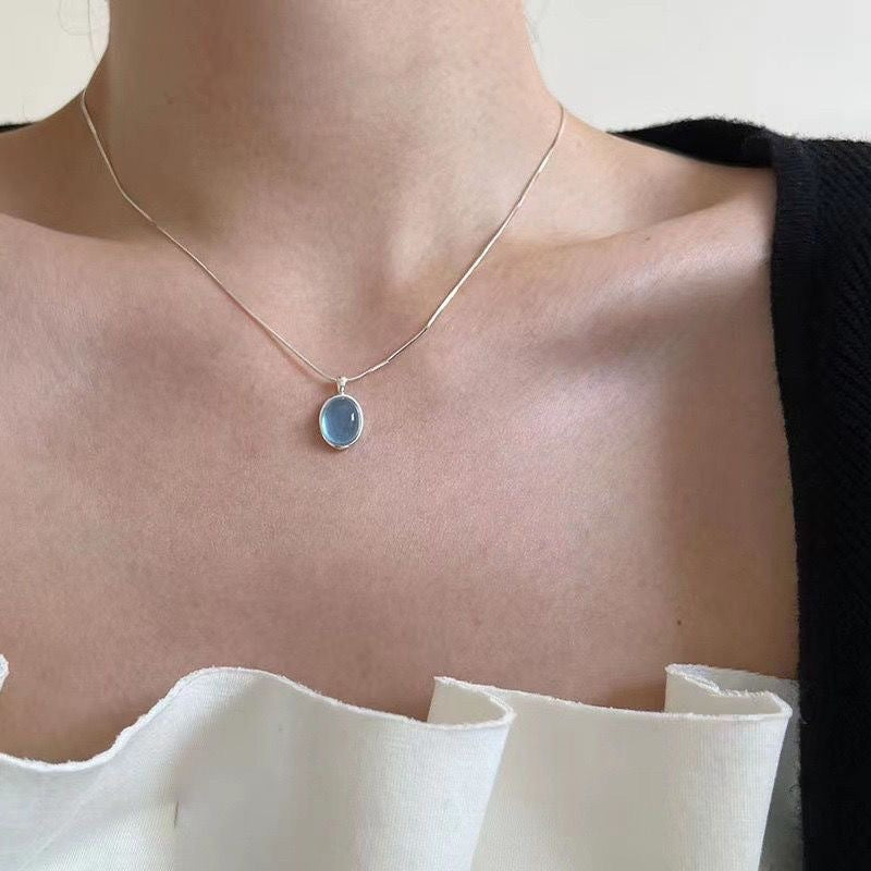 Moonlit beauty-Moonstone pendant necklace