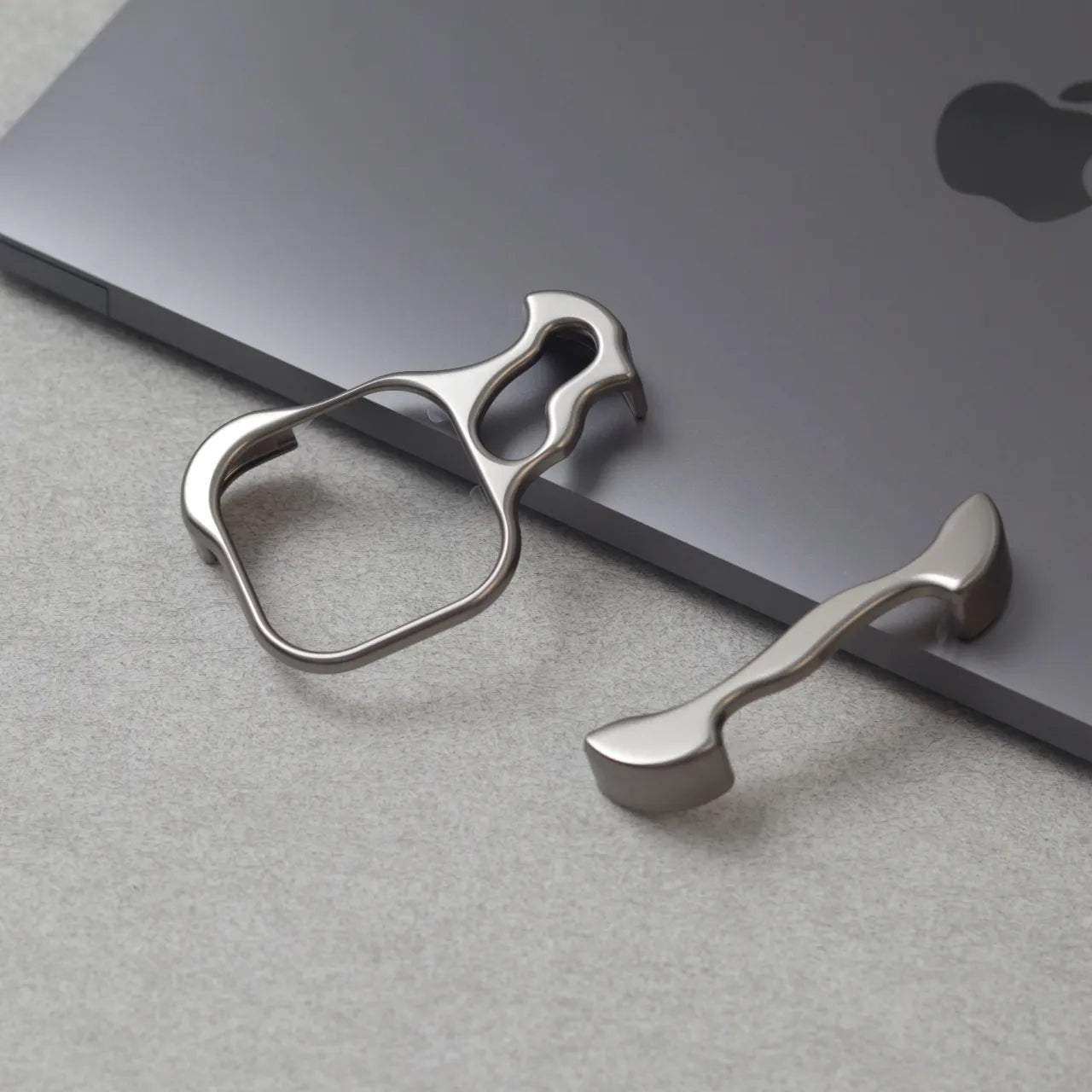 2025 New Special-Shaped Metal Corner Pad For Iphone