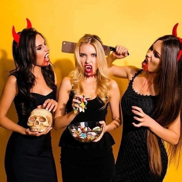 Retractable Vampire Fangs